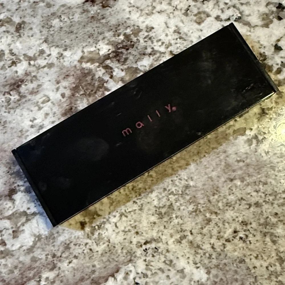 Mally beauty shimmer shape glow palette - deeper